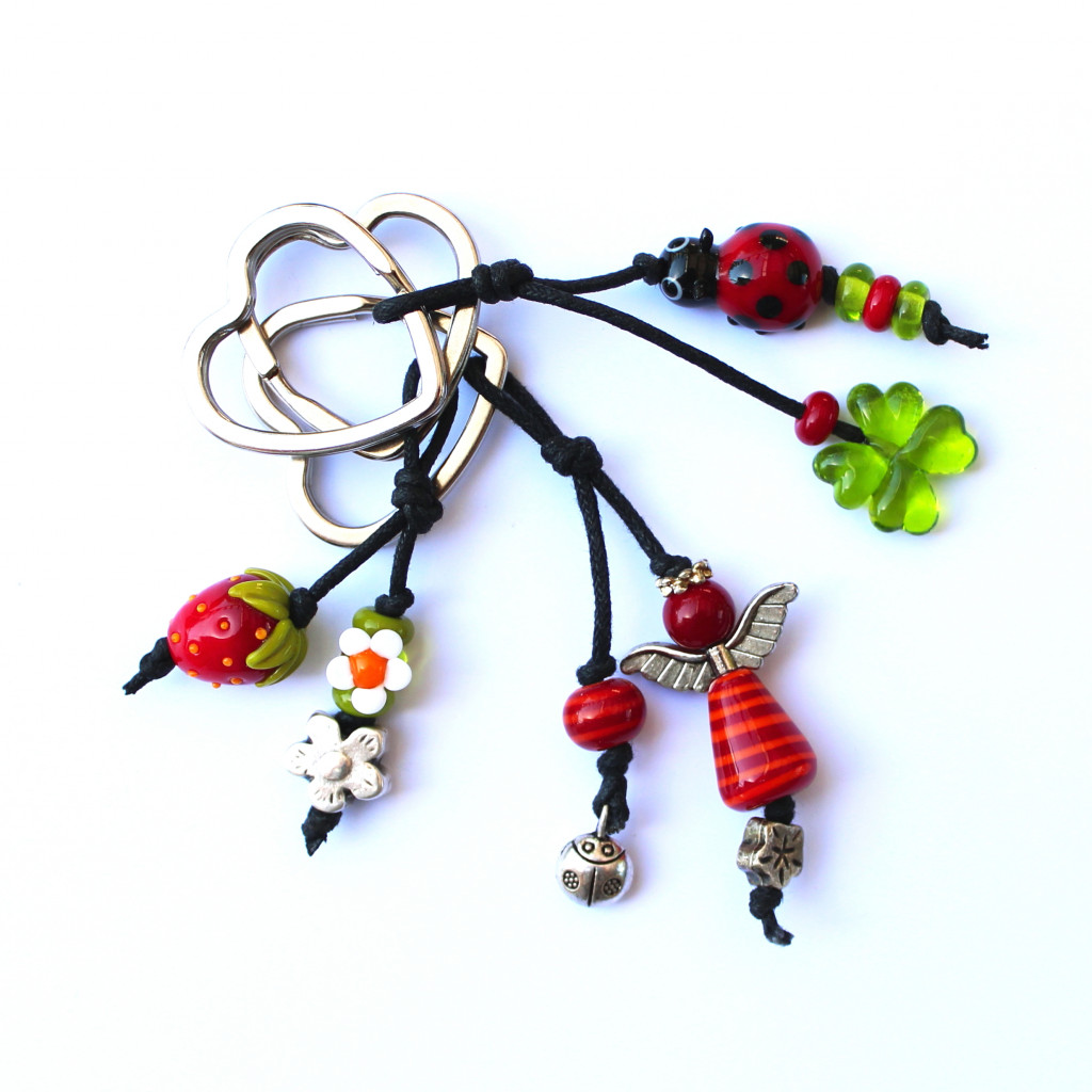 Rote Schlüsselanhänger mit Marienkäfer, Erdbeere und Engel
