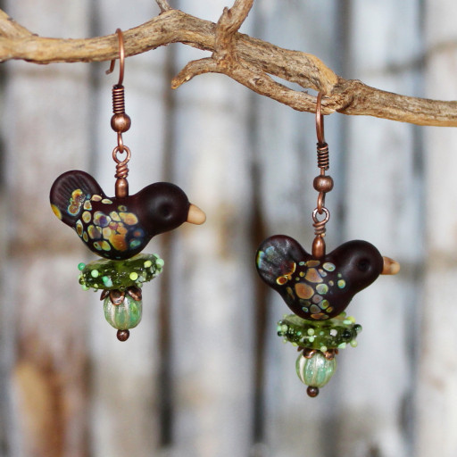 Lustige Ohrringe mit Vögeln aus Muranoglas und Kupferelementen